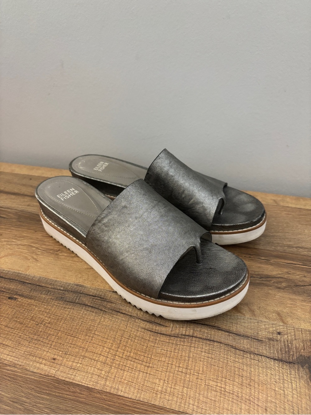 Eileen Fisher Touch Flatform Thong Sandal Silver Metallic Grey Women’s